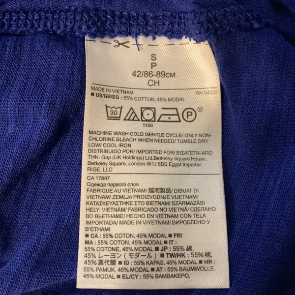 Banana Republic scoop neck T-shirt - Picture 3 of 3